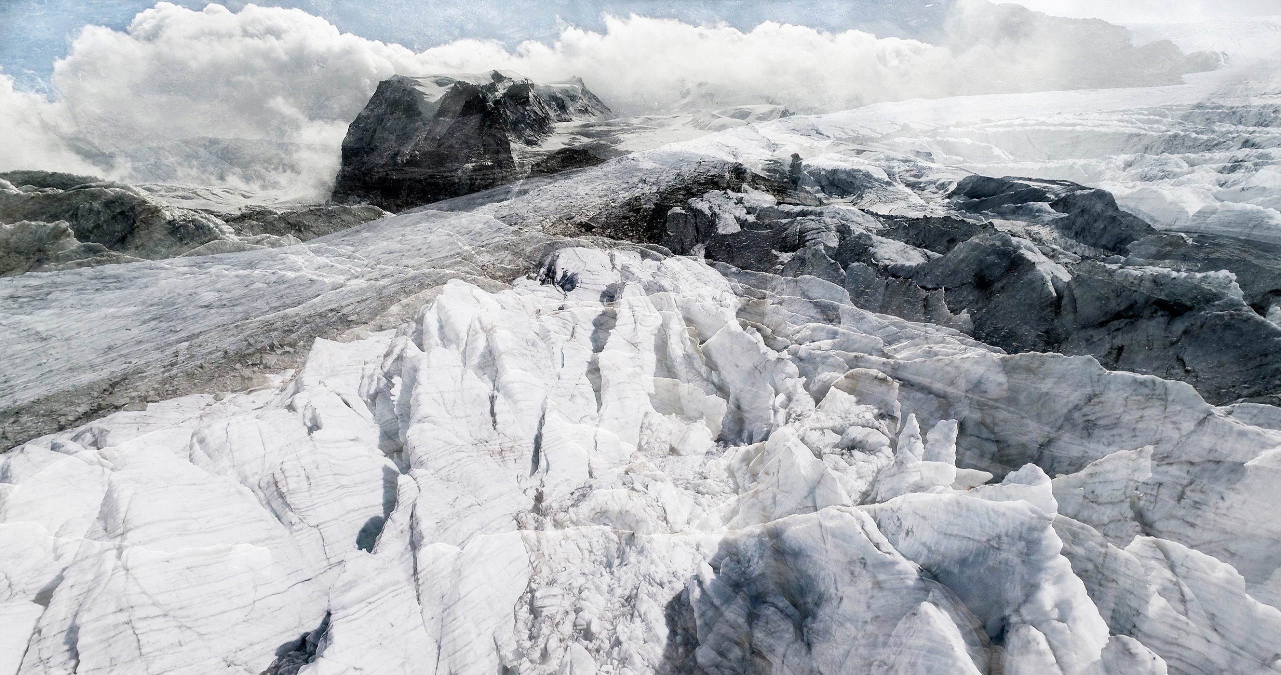   #06 Glaciers offset, 2017, photographie reconstruite à partir de bandes videos, réalisées sur le glacier Gornergletscher
