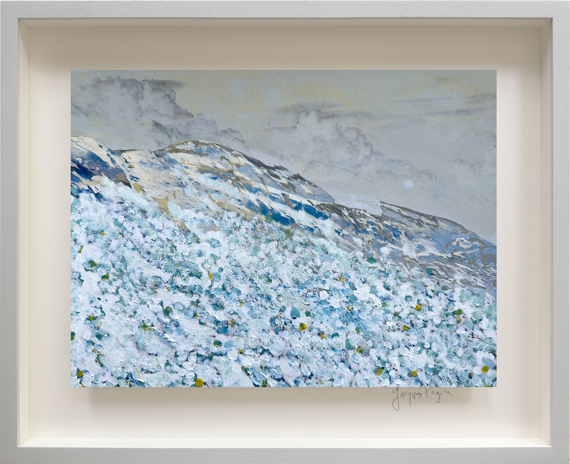 2025, La montagne assiégée N° 161 Photographie peinte à l’acrylique cadre plat peint gris avec réhausse et châssis biseauté + barre d’accroche fond carton blanc 50x60m pour visuel en flottaison verre musée antireflet 3mm 50x60m Photographie peinte collée sur alu 1mm 38x51cm, signée, pièce unique.